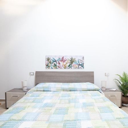 Casa Antonella Al Centro Di Cabras Apartment Екстериор снимка